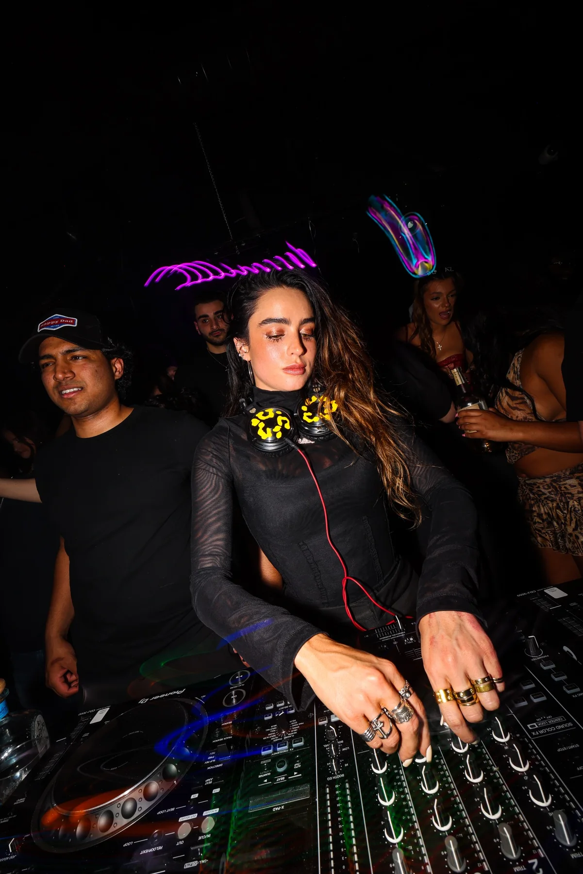 Sommer Ray mixing during a nightlife event
